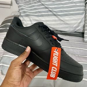 MEN’S BLACK NIKE AIR FORCE 1